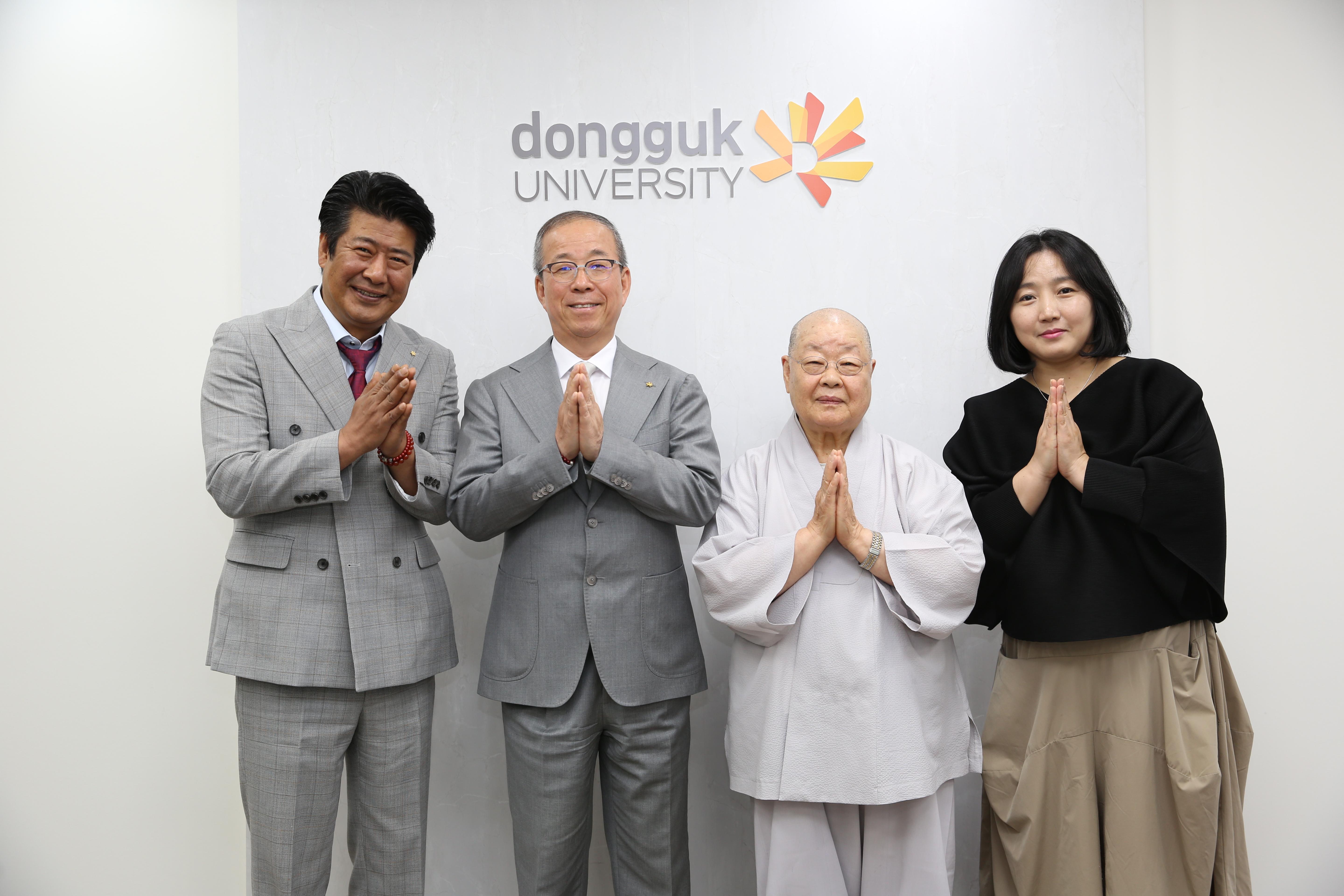 경은만오스님, 동국대학교 로터스관 선센터 오백나한 3천만원 기부